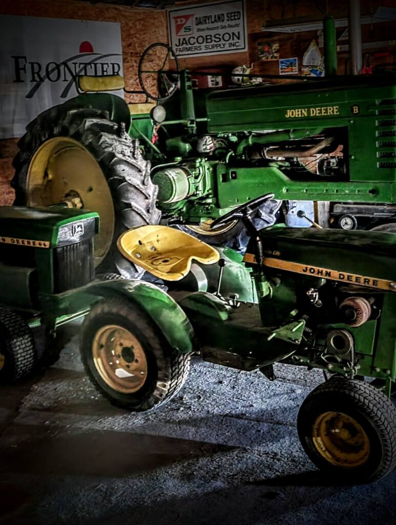 1951 John Deere B - Green Magazine
