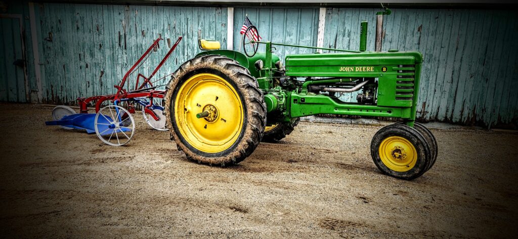1951 John Deere B - Green Magazine