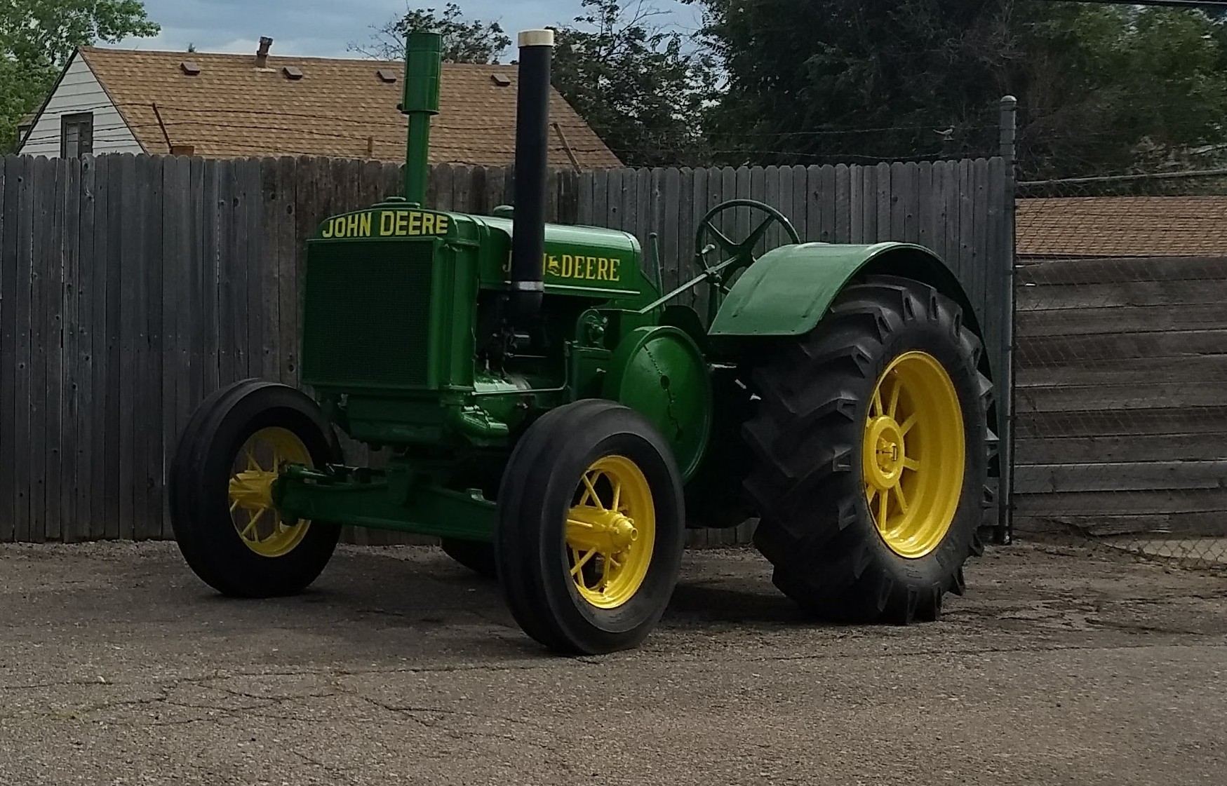 【JOHN DEERE】トラクター、レトロ、 Vintage Old Green Tractor John Deere A, Digital Cartoon